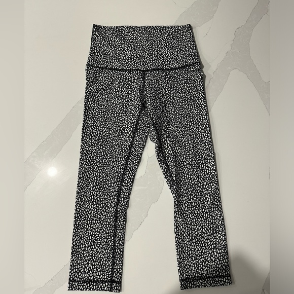 NEW Lululemon Crop Leggings - Size 6 - Picture 2 of 2